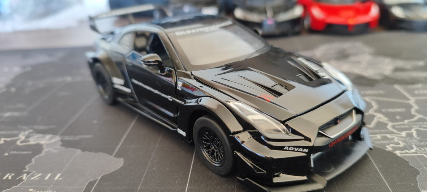 🏎️ Nissan GT-R Preto Escala 1:32 Miniatura