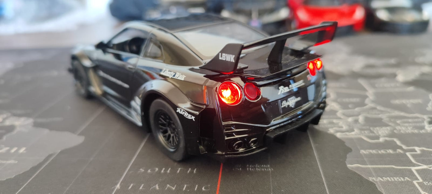 🏎️ Nissan GT-R Preto Escala 1:32 Miniatura