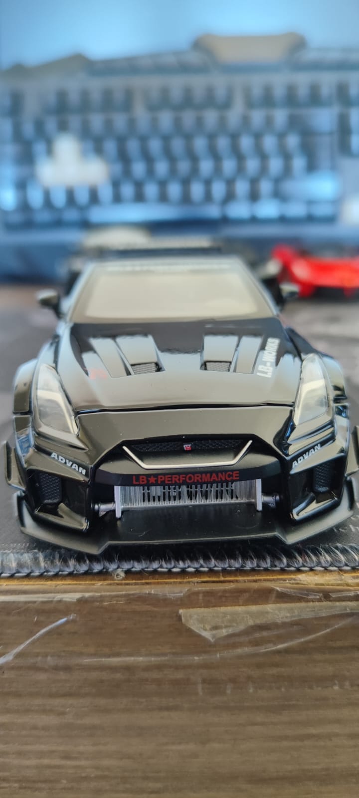 🏎️ Nissan GT-R Preto Escala 1:32 Miniatura
