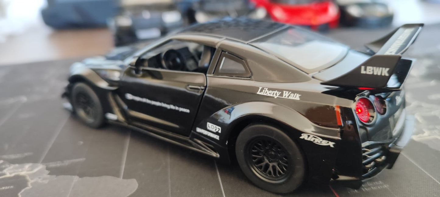 🏎️ Nissan GT-R Preto Escala 1:32 Miniatura