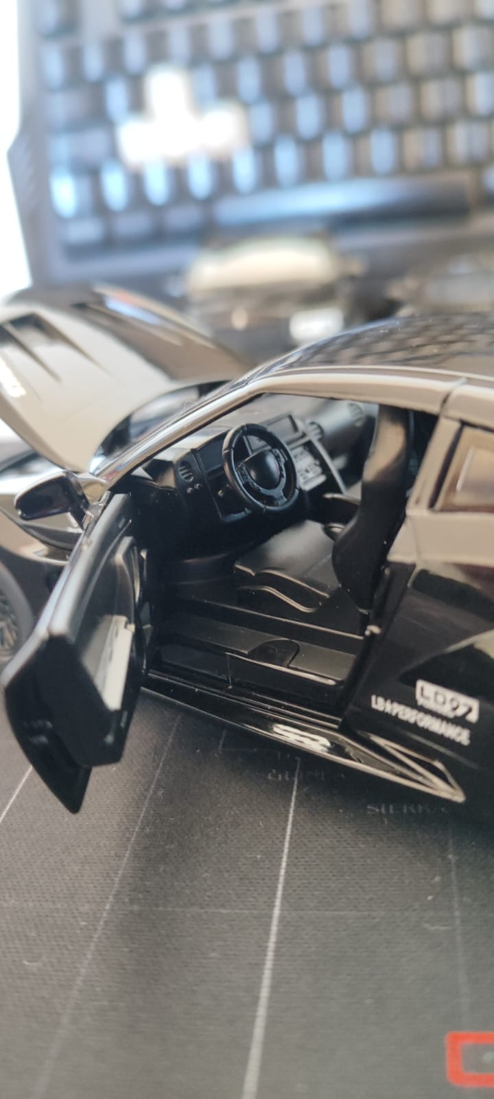 🏎️ Nissan GT-R Preto Escala 1:32 Miniatura