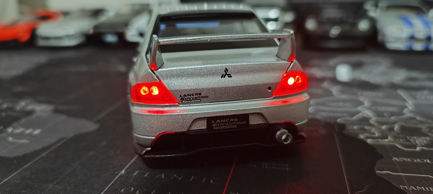 🔥 Mitsubishi Lancer Evolution – Escala 1:32